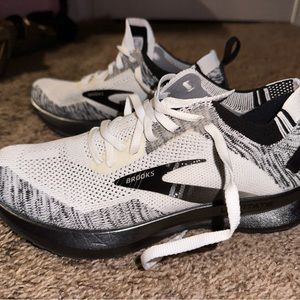 Brooks Womens Levitate Shoes